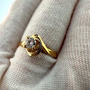 14K Yellow Gold Diamond Solitaire Ring Size 7-2g